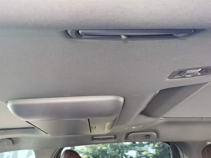 Фото 9 - Toyota Granvia