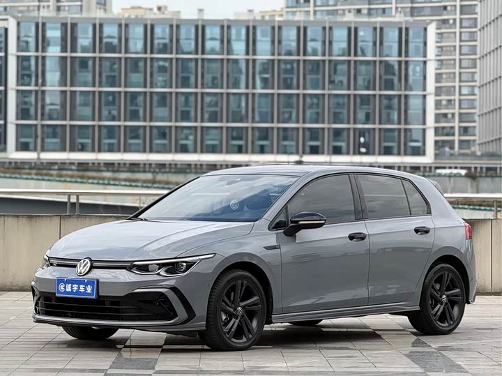 Фото 1 - Volkswagen Golf