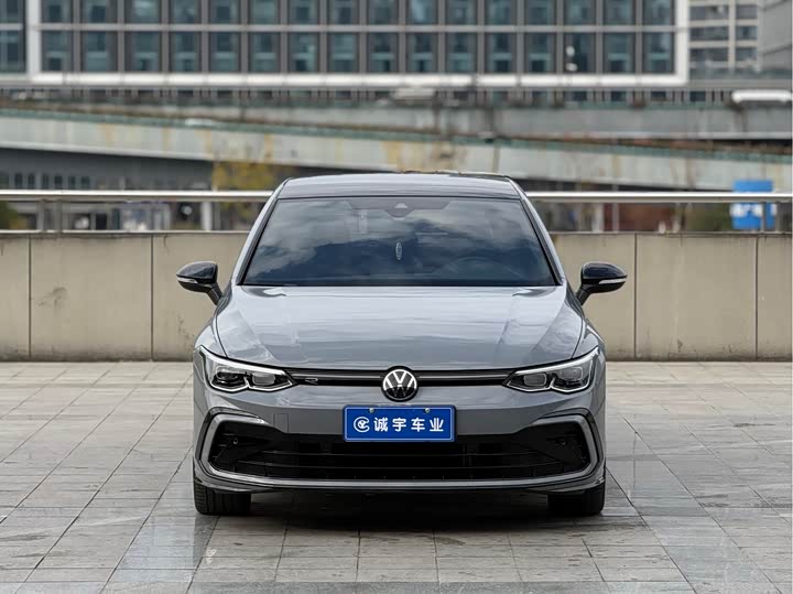 Фото 2 - Volkswagen Golf