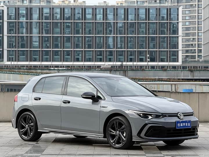 Фото 3 - Volkswagen Golf