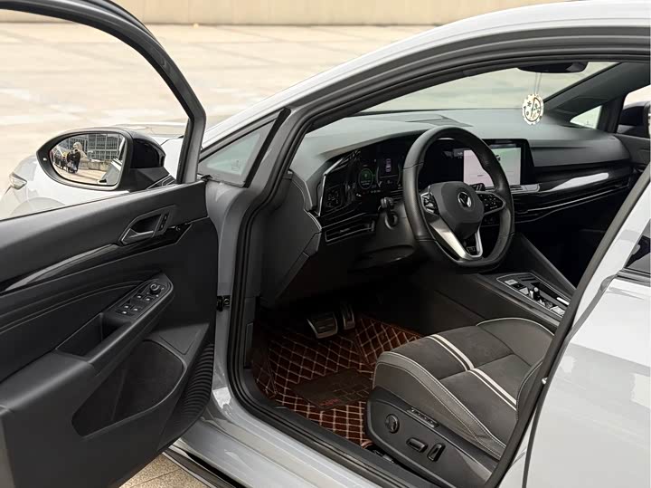 Фото 5 - Volkswagen Golf