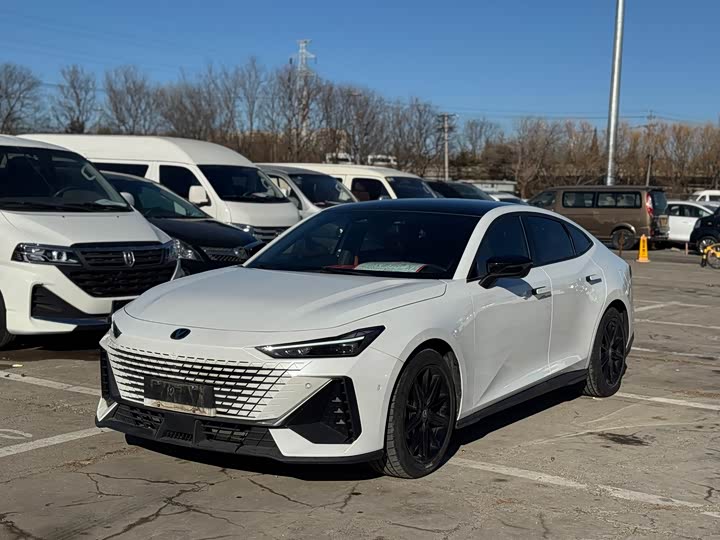 Фото 1 - Changan UNI-V