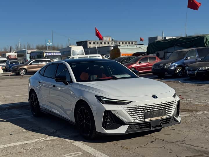 Фото 3 - Changan UNI-V