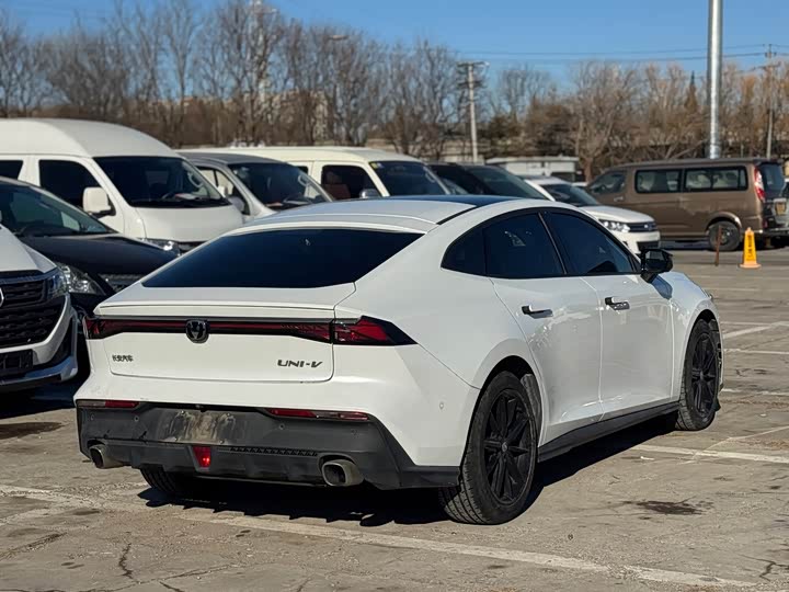 Фото 4 - Changan UNI-V