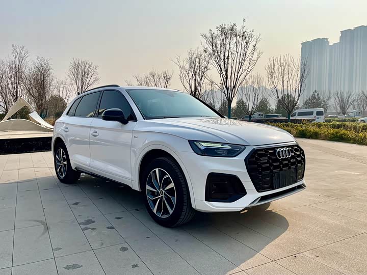 Фото 3 - Audi Q5L