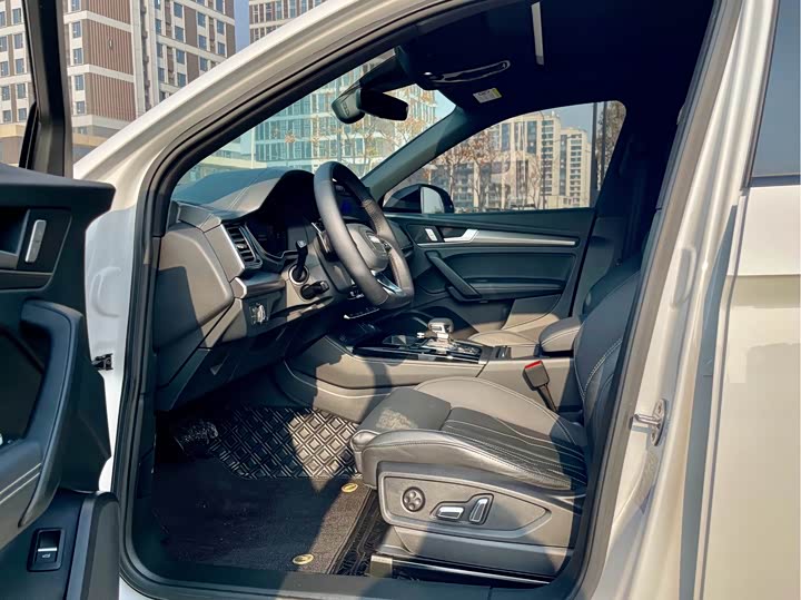 Фото 4 - Audi Q5L