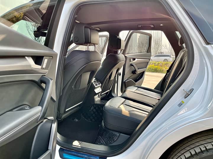 Фото 6 - Audi Q5L