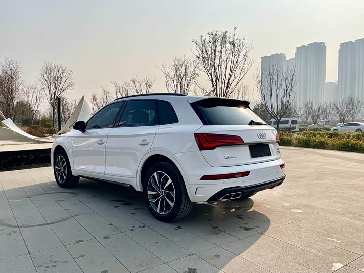 Фото 7 - Audi Q5L