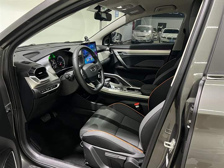 Фото 8 - Geely Coolray