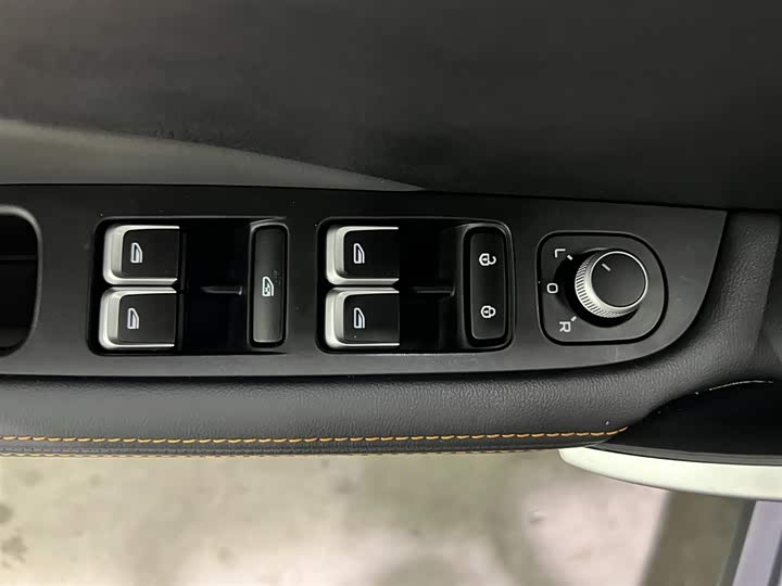 Фото 9 - Geely Coolray