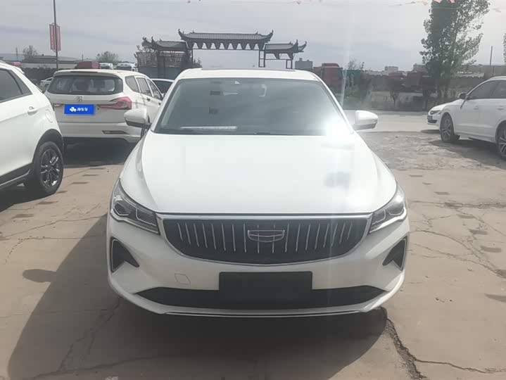 Фото 2 - Geely Emgrand