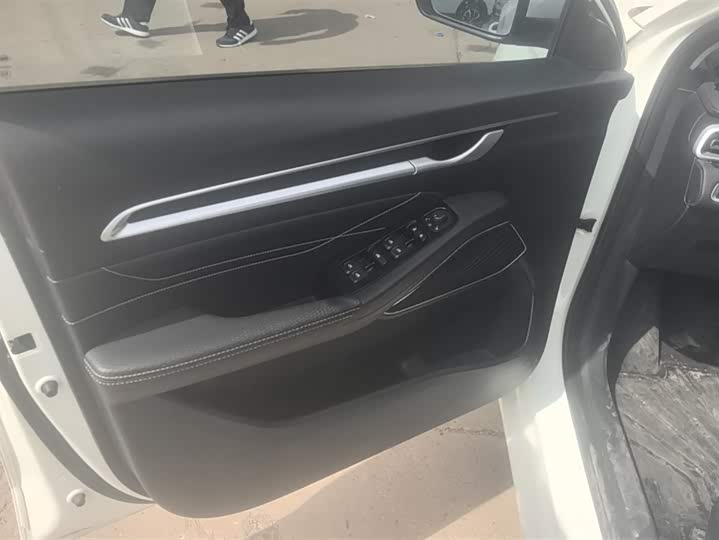 Фото 7 - Geely Emgrand