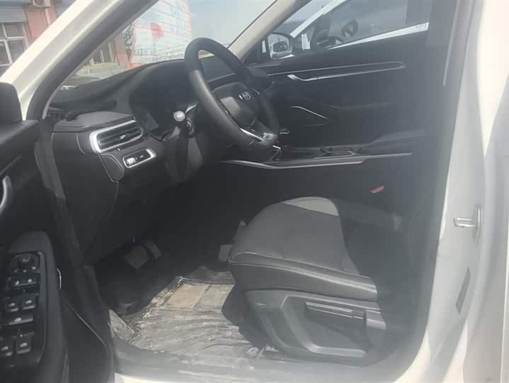 Фото 9 - Geely Emgrand