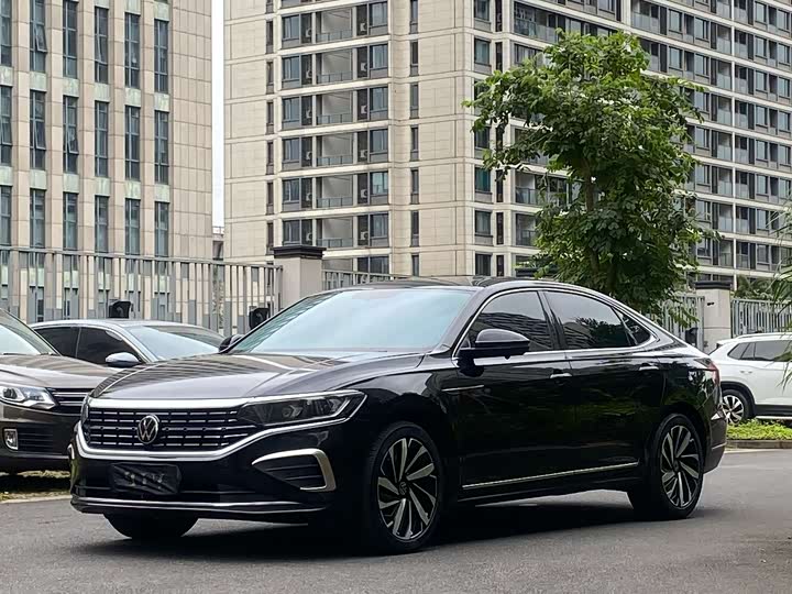 Фото 1 - Volkswagen Passat