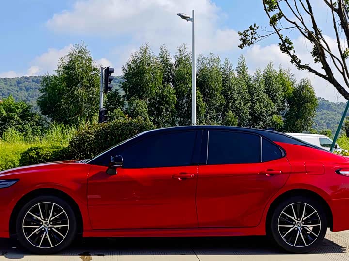 Фото 3 - Toyota Camry