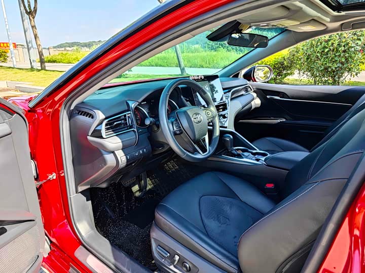 Фото 6 - Toyota Camry