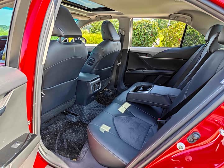 Фото 7 - Toyota Camry