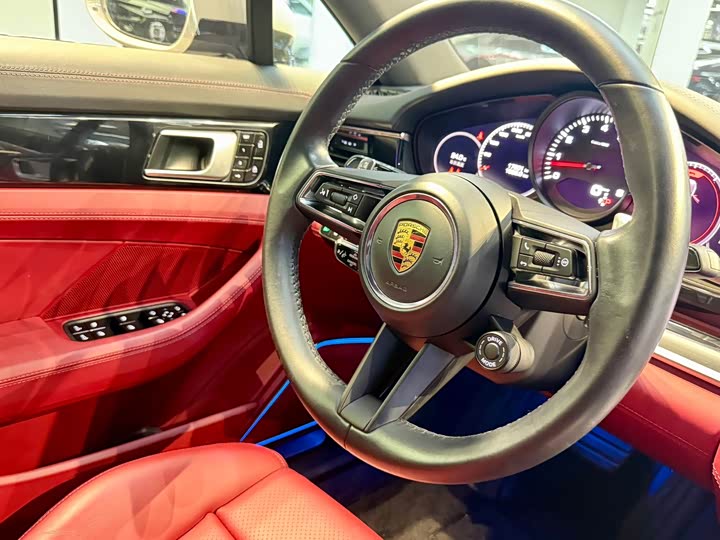 Фото 8 - Porsche Panamera