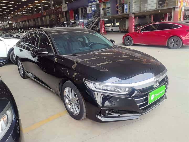 Фото 4 - Honda Accord