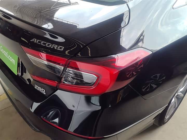 Фото 8 - Honda Accord