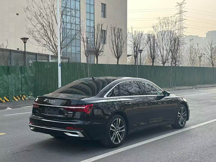 Фото 7 - Audi A6L