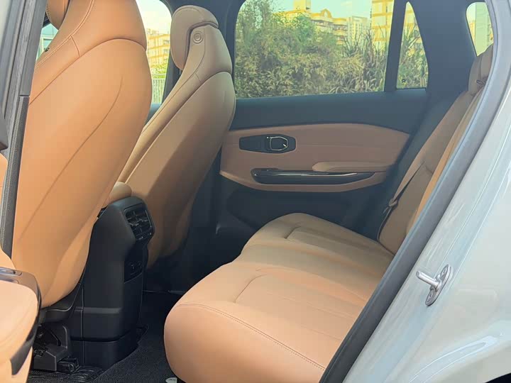 Фото 7 - Nio ES6