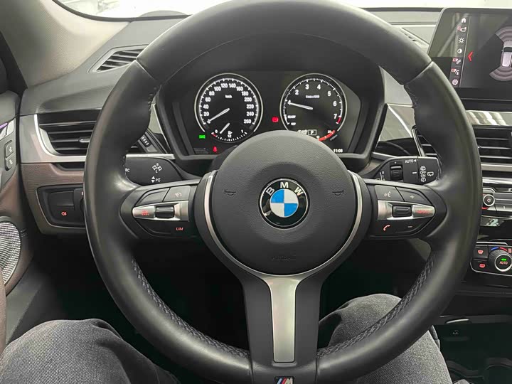 Фото 8 - BMW X1