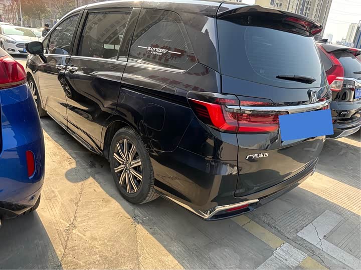 Фото 8 - Honda Odyssey