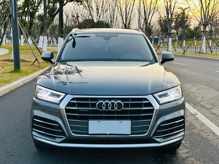 Фото 2 - Audi Q5L