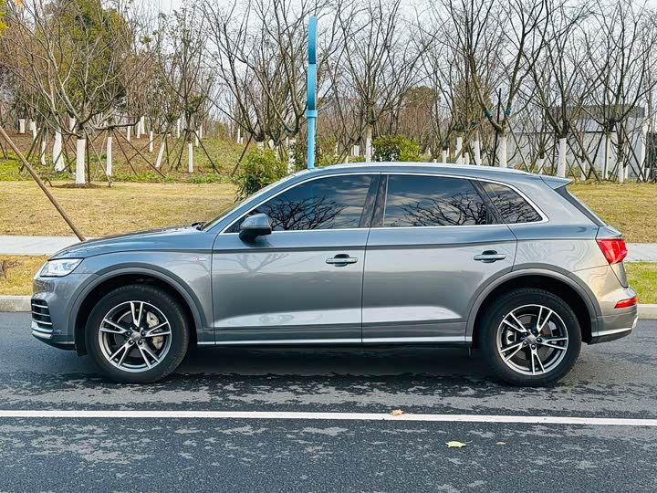 Фото 4 - Audi Q5L