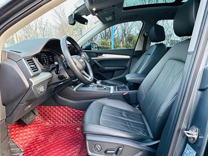 Фото 5 - Audi Q5L