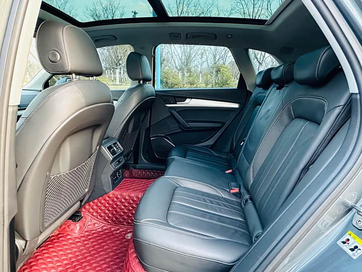 Фото 6 - Audi Q5L