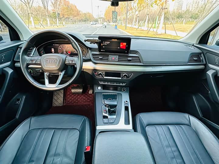 Фото 7 - Audi Q5L