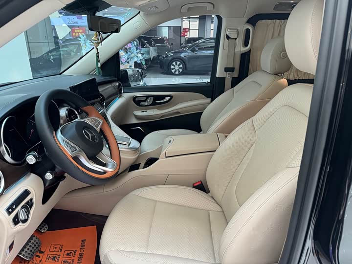 Фото 8 - Mercedes-Benz V-Class