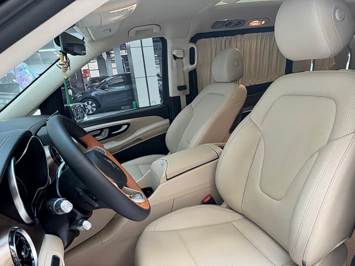 Фото 9 - Mercedes-Benz V-Class