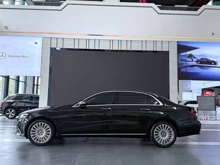 Фото 3 - Mercedes-Benz E-Class