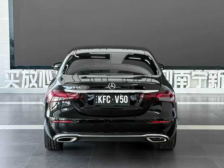 Фото 5 - Mercedes-Benz E-Class