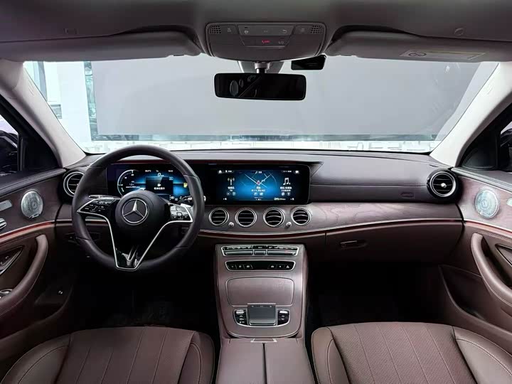 Фото 7 - Mercedes-Benz E-Class