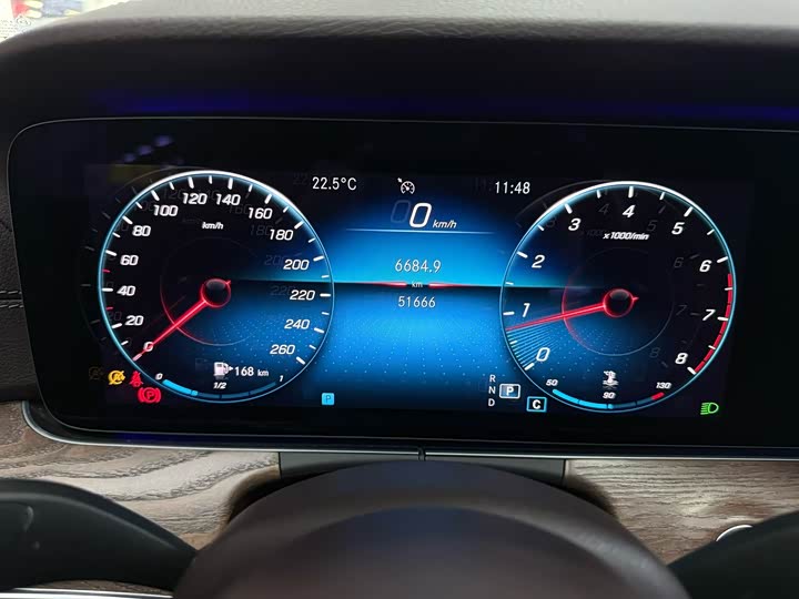 Фото 8 - Mercedes-Benz E-Class