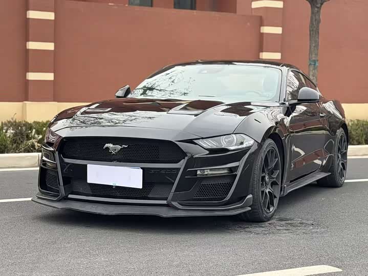 Фото 1 - Ford Mustang