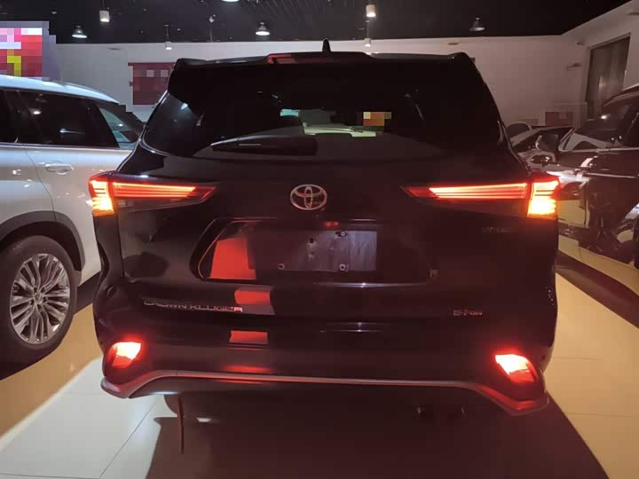 Фото 6 - Toyota Crown Kluger