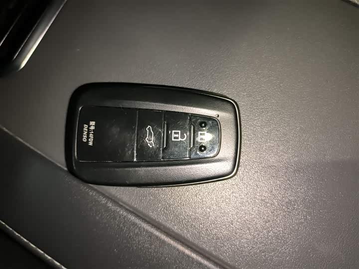 Фото 9 - Toyota Crown Kluger