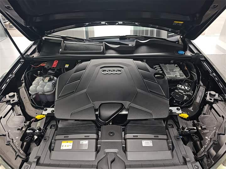 Фото 8 - Audi Q7