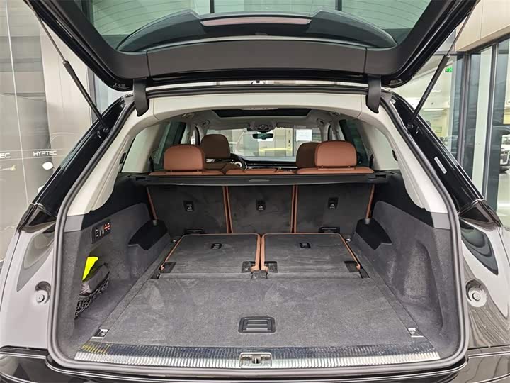 Фото 9 - Audi Q7