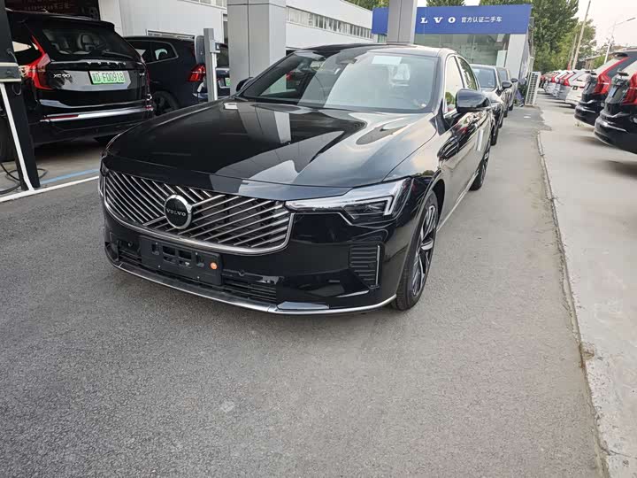 Фото 3 - Volvo S90