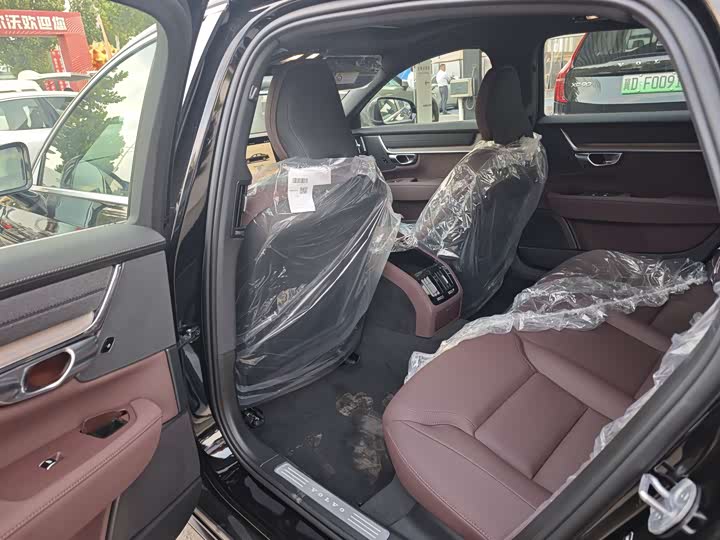 Фото 9 - Volvo S90