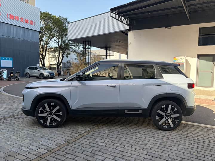 Фото 4 - Geely Icon