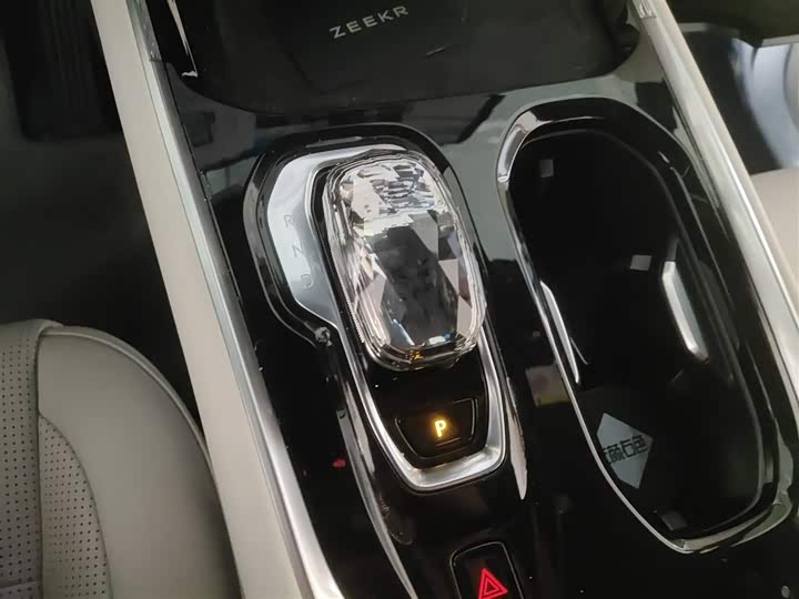 Фото 6 - Zeekr 009