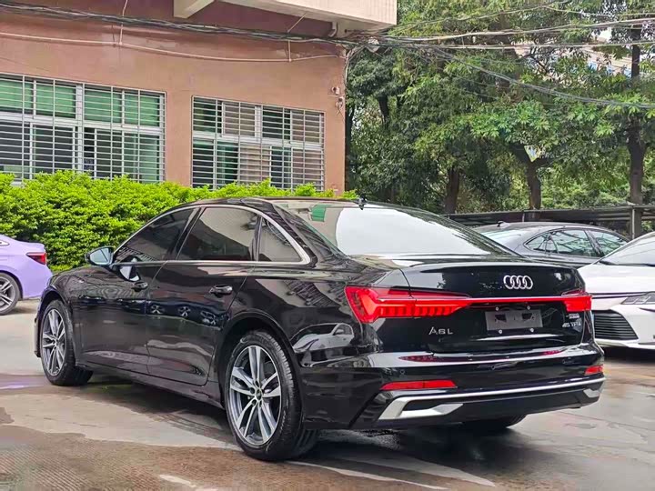 Фото 4 - Audi A6L