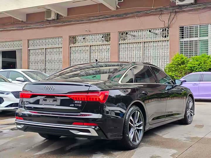 Фото 6 - Audi A6L